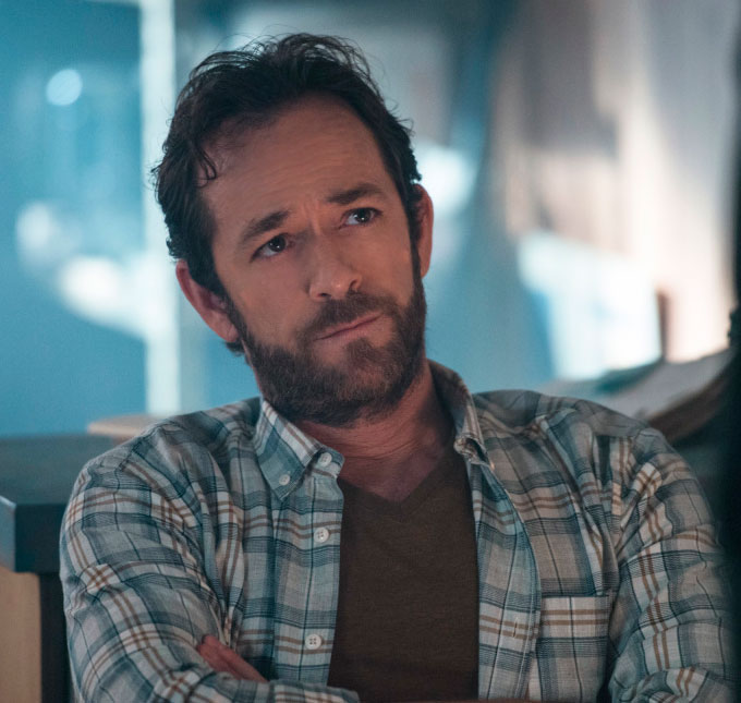 Morte de Luke Perry será incluída no roteiro da série <i>Riverdale</i>, diz <i>site</i>