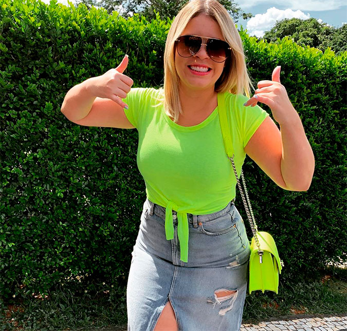 Marília Mendonça comemora resultado de dieta e cirurgia: <i>Vesti uma saia 40</i>