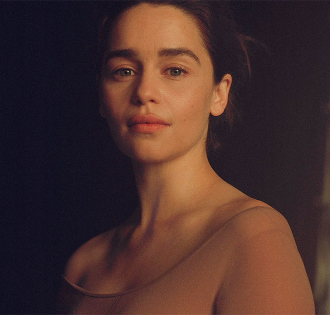 Emilia Clarke revela ter tido dois aneurismas cerebrais: <I>Pedi aos médicos que me deixassem morrer</I>
