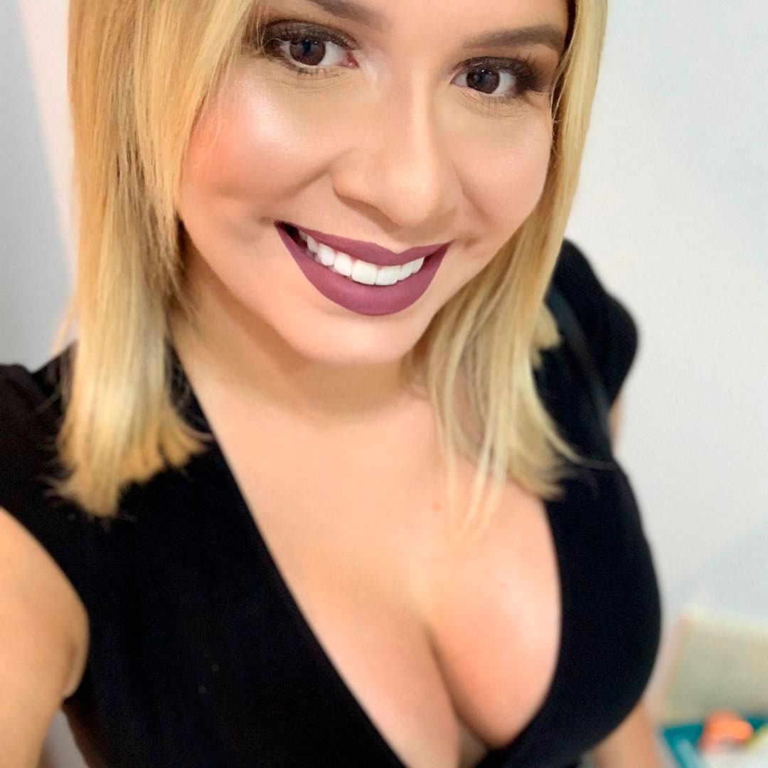 Marília Mendonça posta foto com decotão e chama a atenção de seus seguidores!