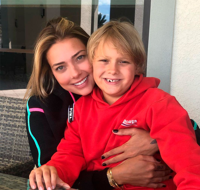 Grávida, Carol Dantas mostra Davi Lucca fazendo carinho em sua barriga: <i>- Massagem no irmão</i>