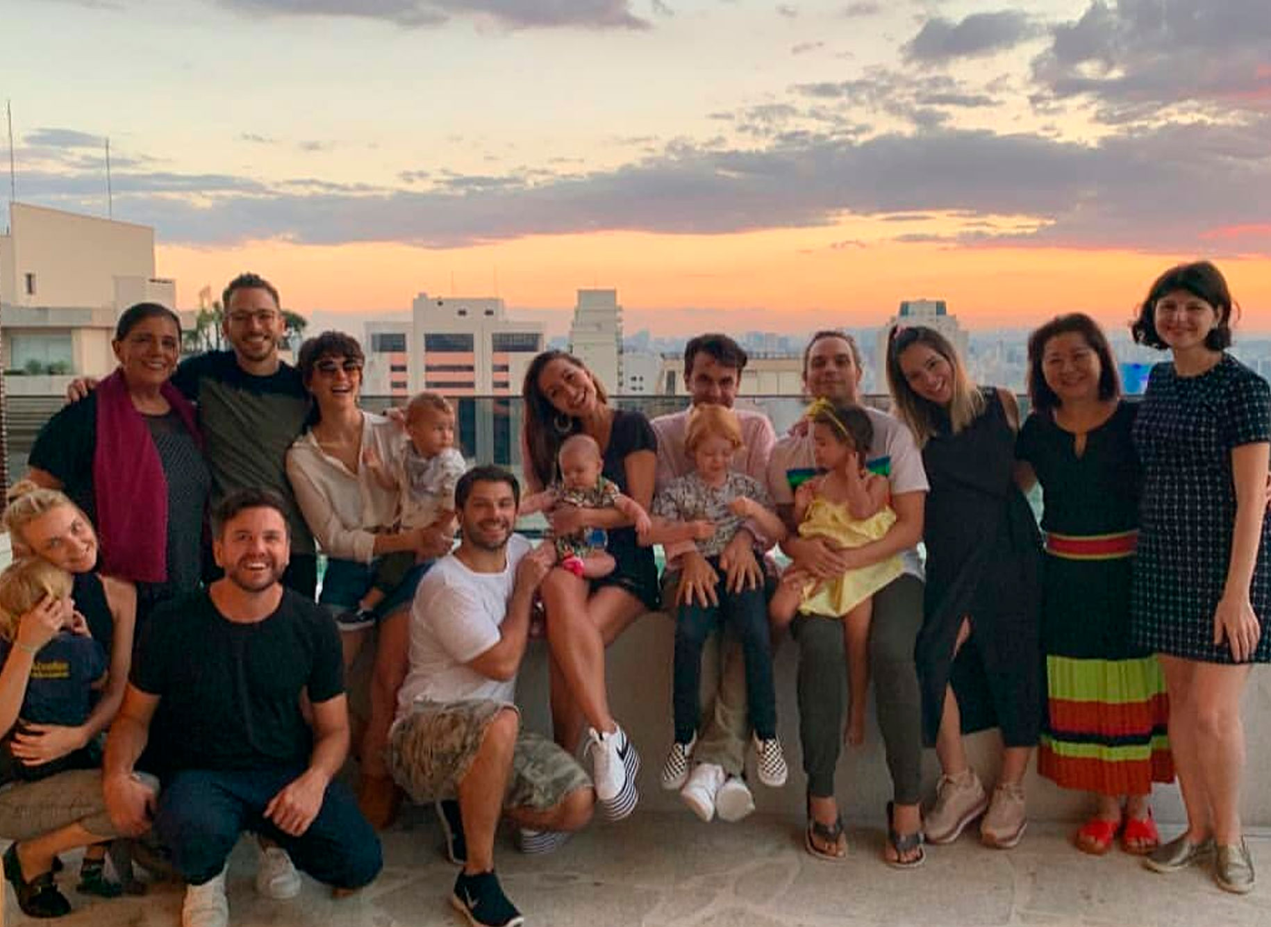 Junior Lima leva seu filho, Otto, para conhecer Zoe, a filha de Sabrina Sato!