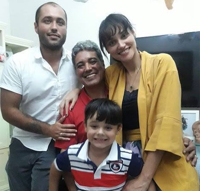 Pai de Débora Nascimento esclarece foto em que a atriz aparece usando aliança: <i>Acervo pessoal</i>
