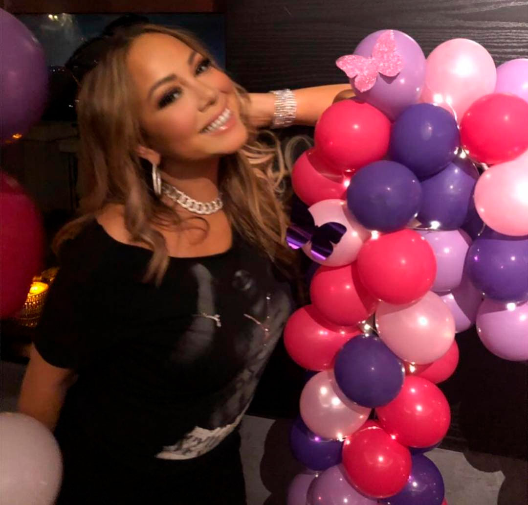 Mariah Carey comemora aniversário com os filhos e toma <I>banho</I> de serpentina, confira!