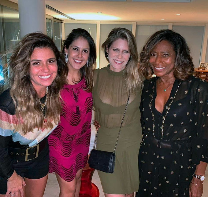 Giovanna Antonelli comemora aniversário intimista ao lado de Gloria Maria e Didi Wagner