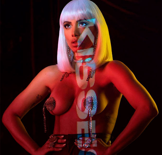 Anitta revela todas as parcerias de seu novo álbum, <I>Kisses</I> - que vai de Snoop Dogg até Caetano Veloso!