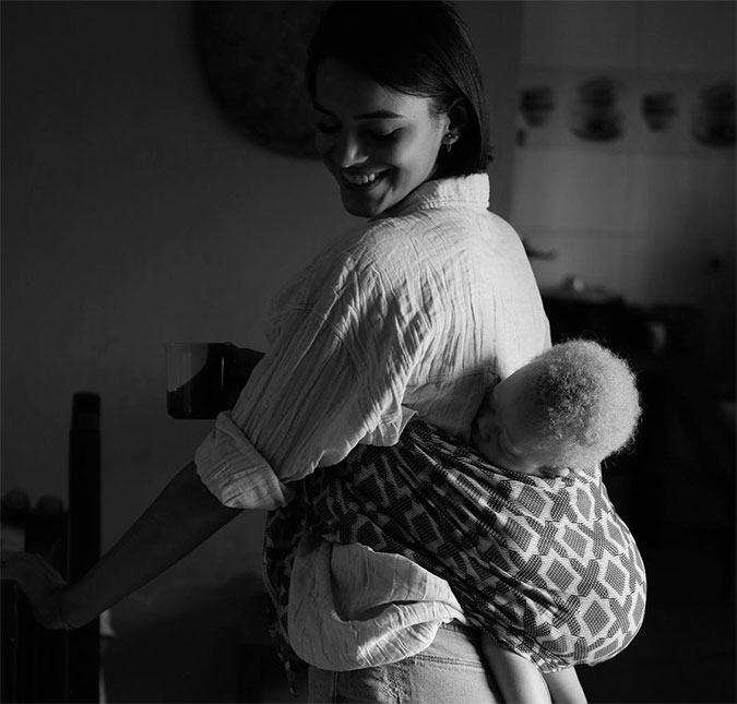 Bruna Marquezine fala sobre adoção e mãe da atriz a elogia publicamente: <I>Você é um ser muito especial</I>