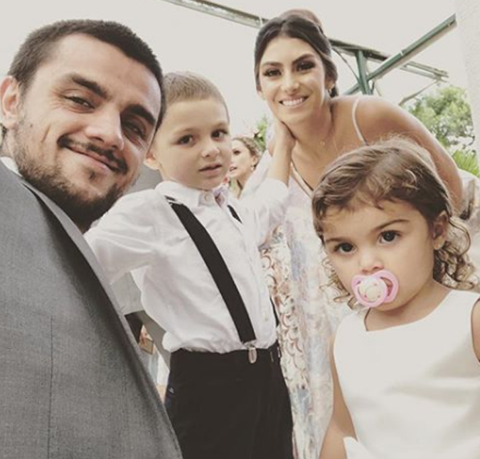 Felipe Simas compartilha foto em família e encanta seguidores