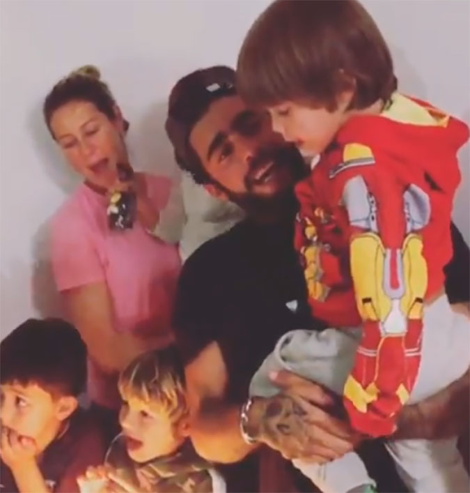 Luana Piovani comemora aniversário do filho, Dom, ao lado de Pedro Scooby: <I>Parece uma vida</I>