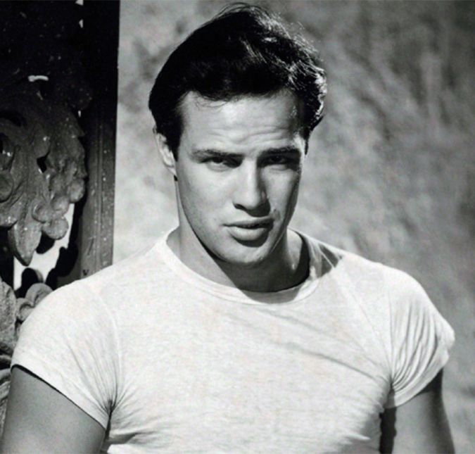 Marlon Brando interpretou Stanley Kowalski em Uma Rua Chamada Pecado - mas não gostava do protagonista: - Ele sempre foi tudo o que eu era contra: totalmente insensível, bruto, cruel. Kowalski sempre teve razão e nunca teve medo. Ele nunca especulou, ele nunca duvidou. Seu ego era muito seguro. E ele tinha o tipo de agressividade brutal que eu odeio. Eu tenho medo disso. Eu detesto o personagem, disse, de acordo com o livro Great Directors at Work.