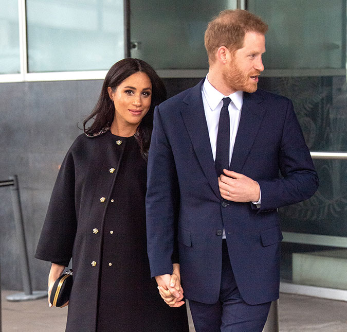 Meghan Markle não vai posar com bebê e Harry após o parto, diz <i>site</i>