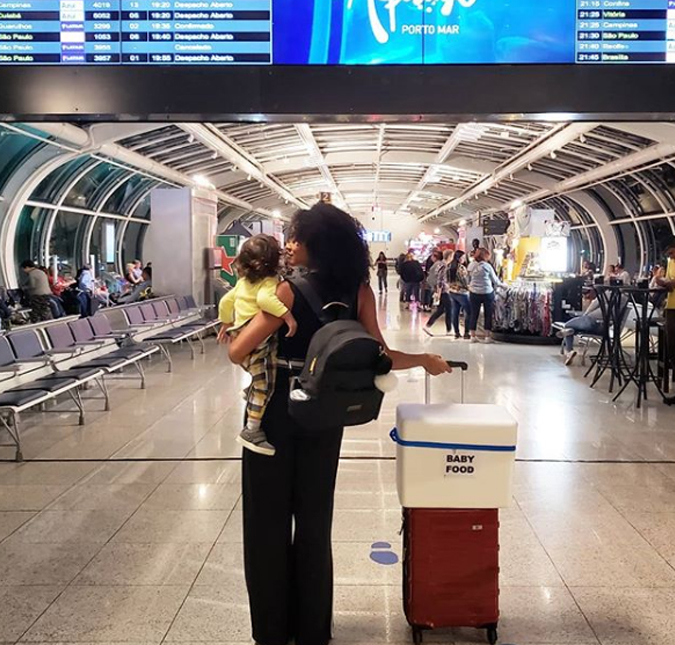 Sheron Menezzes prioriza comida do filho em viagem