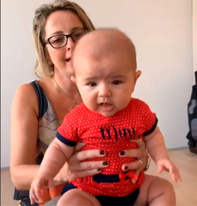 Duda Nagle mostra cena fofa de Zoe fazendo fisioterapia