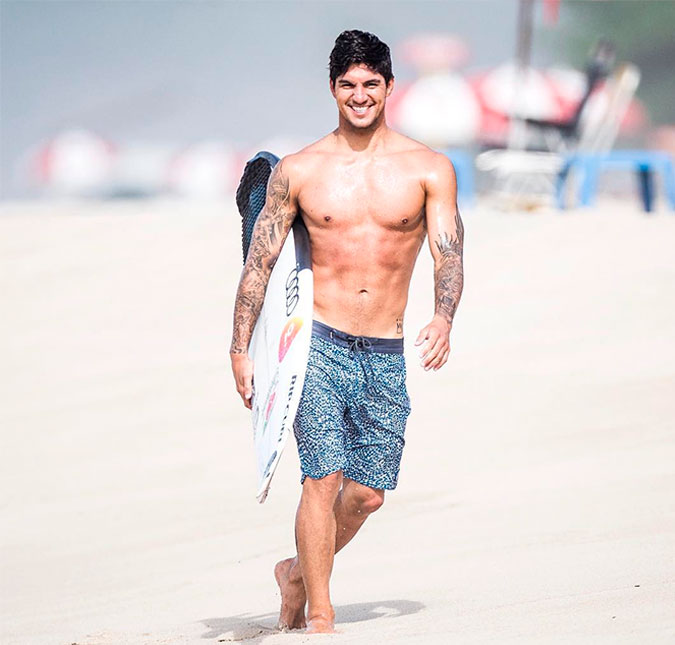 Vaza vídeo de Gabriel Medina em momento de intimidade com uma loira