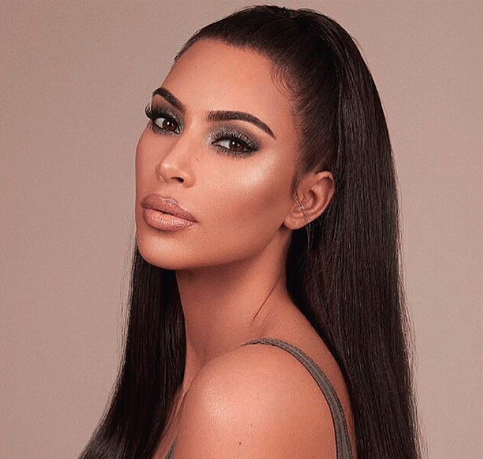 Por estar <i>surtando</i>, Kim Kardashian quer um chá de bebê tranquilo para seu quarto filho: <i>- Eu só quero massagens</i>