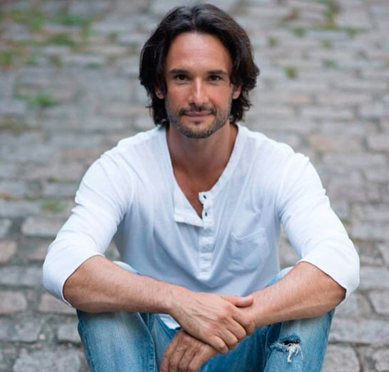 Rodrigo Santoro Fala Sobre A Fama Quando Me Pedem Autografo Ate Me Emociono Estrelando