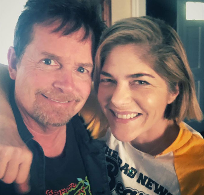 Selma Blair posa com Michael J. Fox e comove a <i>web: Eu gosto deste homem</i>