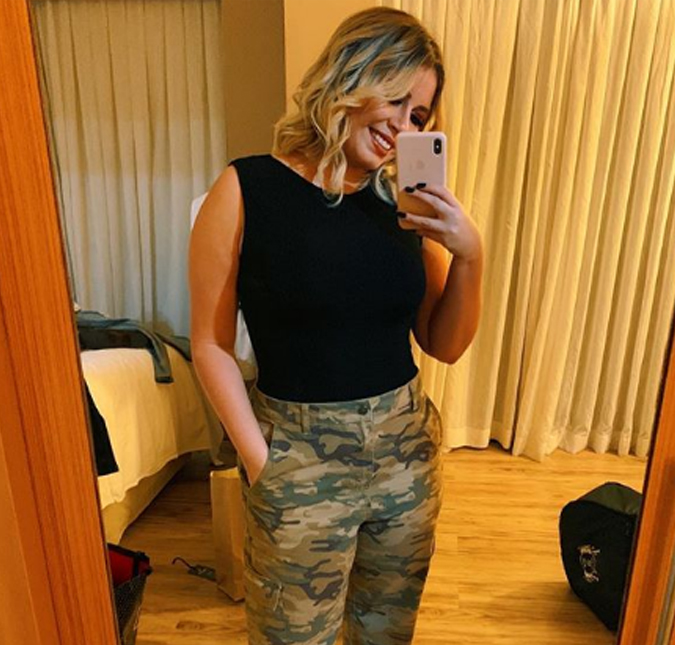 Marília Mendonça compartilha foto toda trabalhada no <i>street style</i>