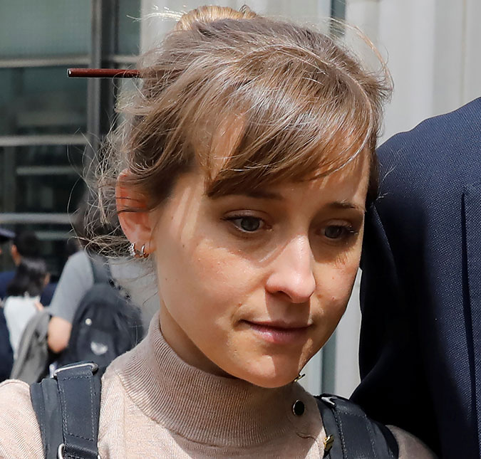 Atriz de Smallville se declara culpada em caso de tráfico sexual e pode ficar presa por no mínimo 15 anos
