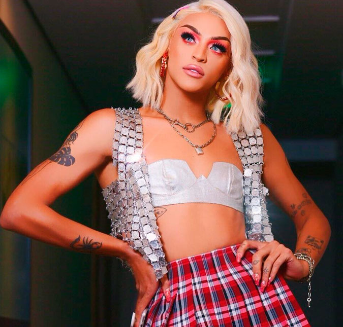 Pabllo Vittar canta música do <i>RBD</i> no México e leva fãs à loucura, confira!