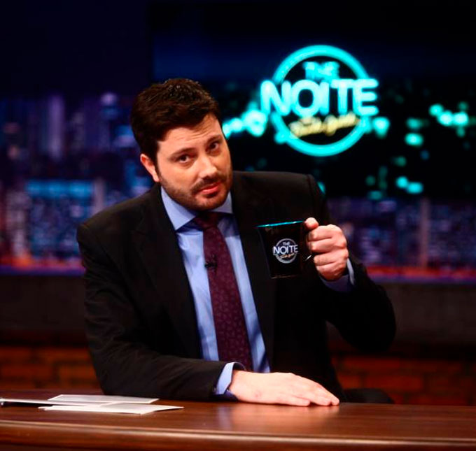 Em meio a polêmica com Danilo Gentili, <i>SBT</i> afirma que o programa <i>The Noite</i> continuará no ar