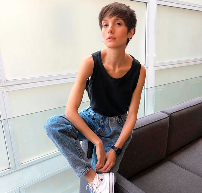 Isabel Hickmann radicaliza e aparece de visual novo: <i>Nova vida</i>