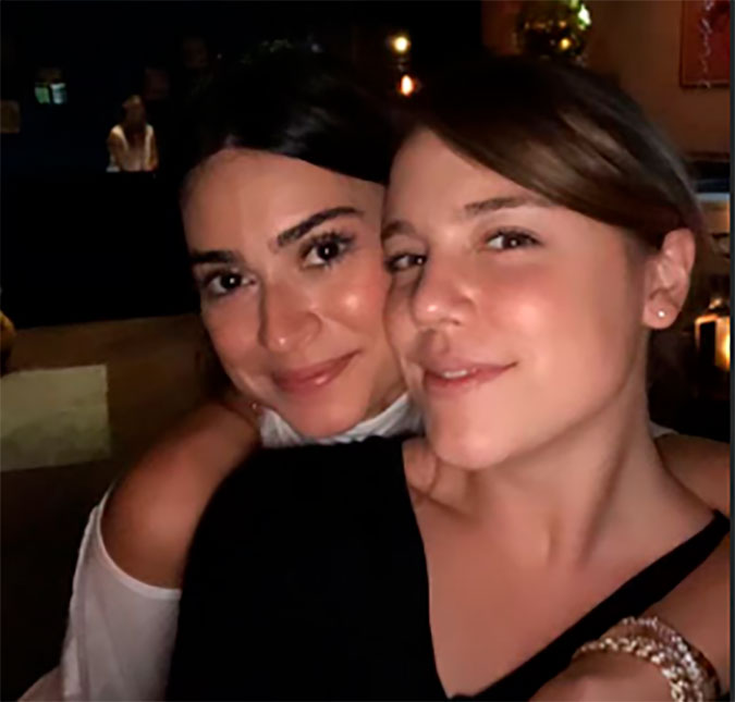 Alice Wegmann <I>entra de penetra</I> em festa de aniversário de Thaila Ayala: - <i>Queria me enfiar dentro do bolo</I>