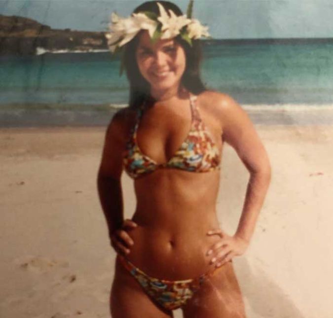 Samara também compartilha cliques antigos para relembrar fases difíceis da sua vida. Na legenda da foto acima, ela explicou que à época, já tinha questões de imagem: Uma viagem linda que fiz pra Ilha de Páscoa. O que me entristece é olhar pra essa foto e lembrar que pra posar foi um sacrifício porque eu odiava meu corpo, tamanha pressão estética nós sofremos desde que nascemos! #chegadepadrao #representatividade #estetica. Samara também compartilha cliques antigos para relembrar fases difíceis da sua vida. Na legenda da foto acima, ela explicou que à época, já tinha questões de imagem: Uma viagem linda que fiz pra Ilha de Páscoa. O que me entristece é olhar pra essa foto e lembrar que pra posar foi um sacrifício porque eu odiava meu corpo, tamanha pressão estética nós sofremos desde que nascemos! #chegadepadrao #representatividade #estetica.