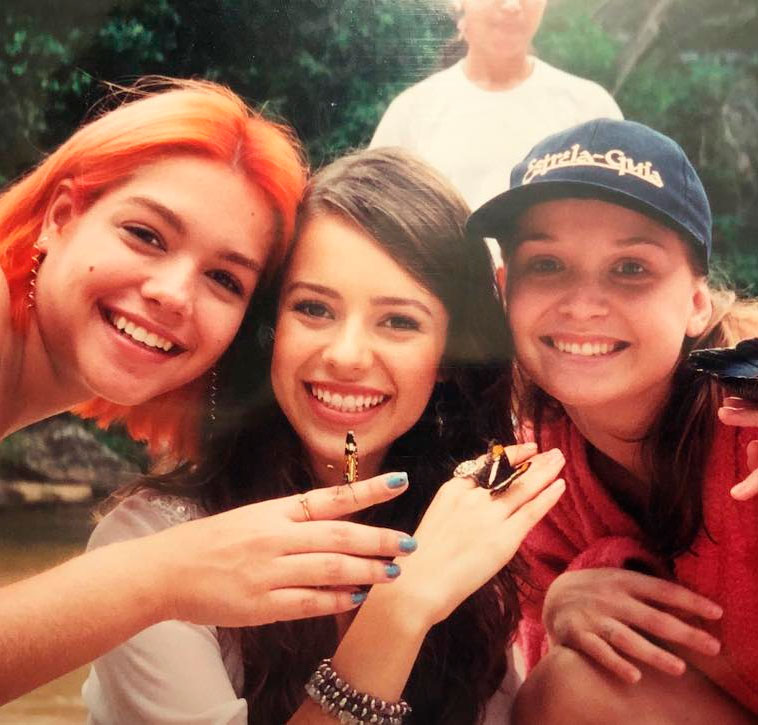 Fernanda Rodrigues publica foto antiga ao lado de Sandy e Thais Fersoza em gravações de <I>Estrela Guia</I>