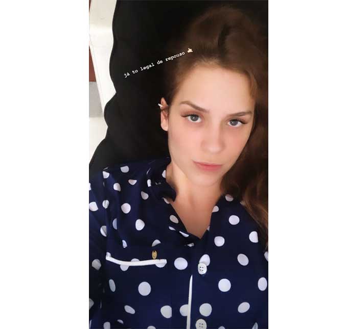 De repouso após colocar silicone nos seios, Sophia Abrahão tranquiliza fãs: <i>Meu pós-cirúrgico está sendo excelente</i>