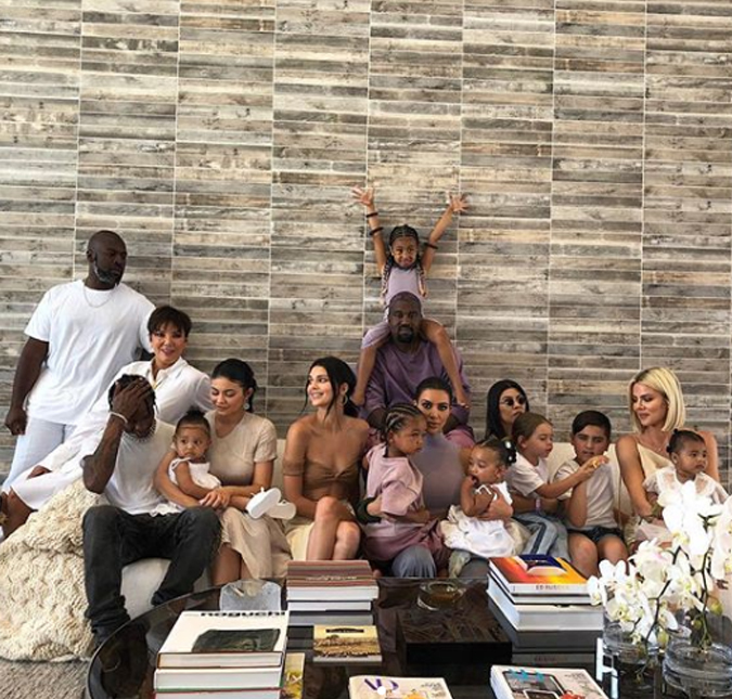 Família Kardashian aparece toda reunida para um <i>click</i>
