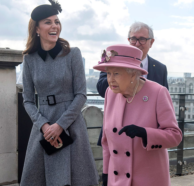 Kate Middleton ganha presente especial de Rainha Elizabeth II no dia de seu aniversário de casamento, entenda!