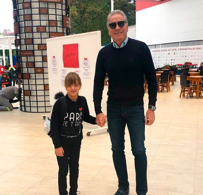 Em outra viagem, Justus escreveu: Muito orgulho de levar meu amorzinho no primeiro dia de aula, agora no quarto ano!. Não basta ser pai, tem que participar, né?