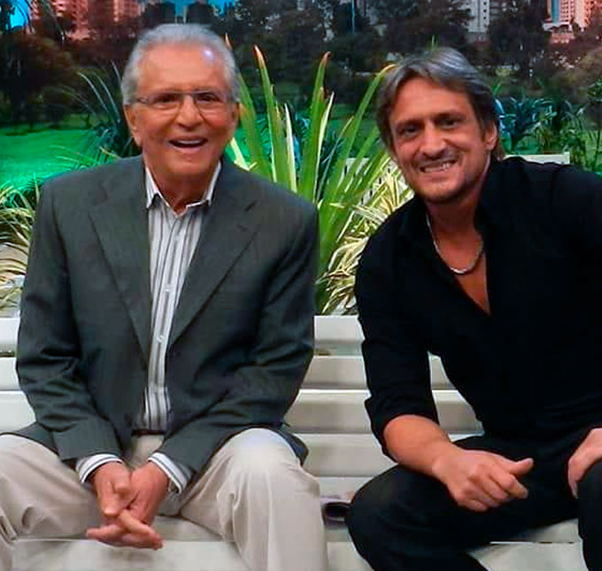 Carlos Alberto de Nóbrega emociona ao relembrar os oito infartos do filho: <i>- Meu mundo caiu</i>