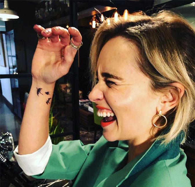 E ela quis eternizar Game of Thrones em sua pele, tanto que tatuou seus três filhos dragões: Drogon, Viserys e Rhaegar.