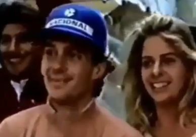 Adriane Galisteu compartilha vídeo de Ayrton Senna e faz desabafo