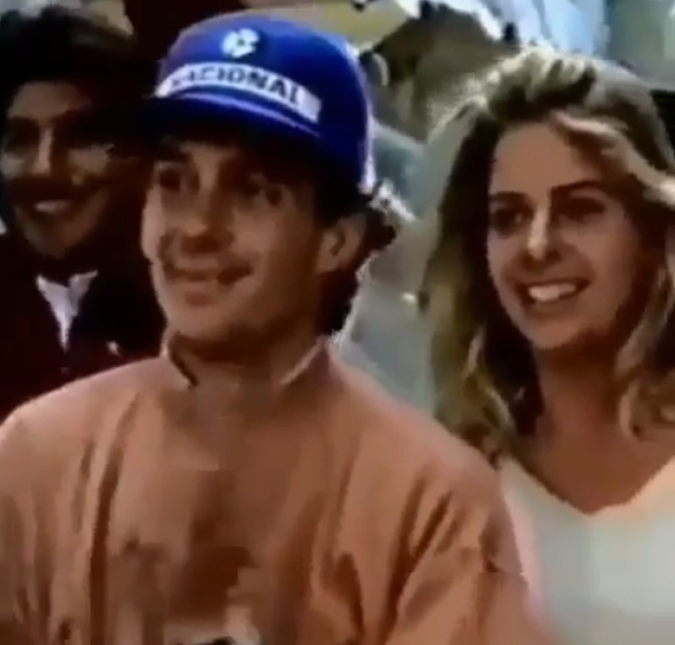 Adriane Galisteu compartilha vídeo de Ayrton Senna e faz desabafo