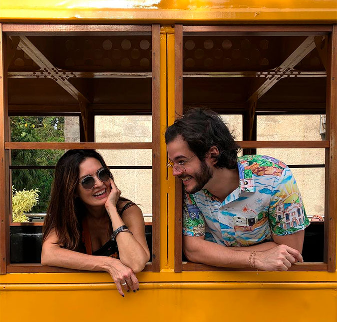 Após desconversar, Fátima Bernardes dá detalhes de aliança: <I>- É um anel comemorativo</I>