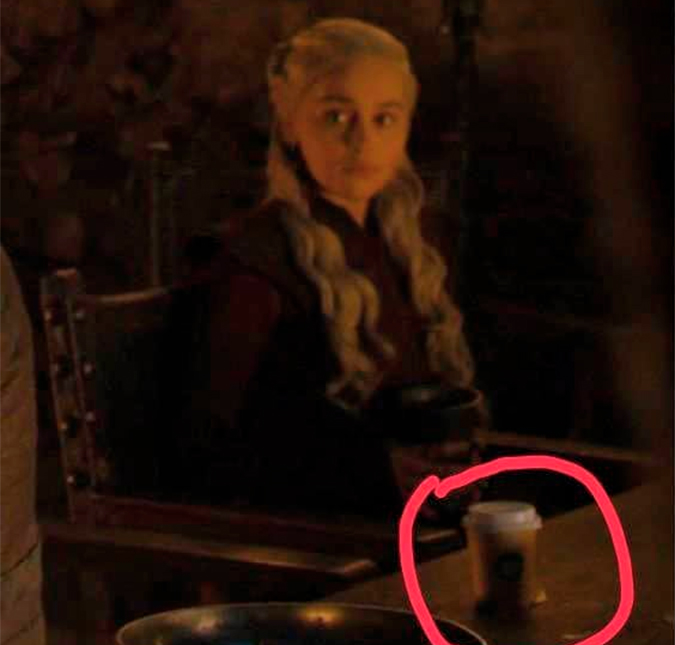 Fãs de <I>Game Of Thrones</i> encontram copo de cafeteria famosa em cena