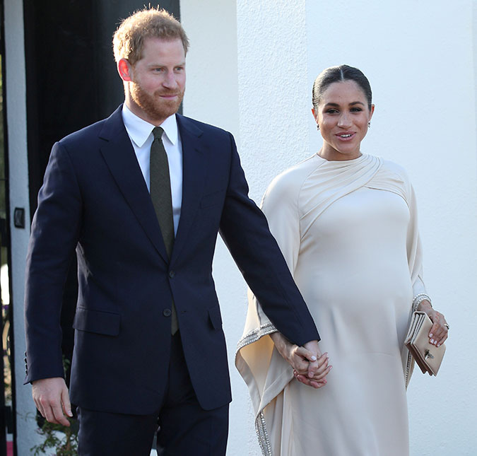 Príncipe Harry esteve com Meghan Markle no momento do parto e o casal está <i>emocionado</i> com o nascimento do primeiro filho!