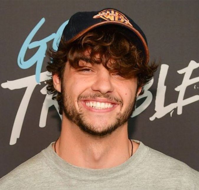 Uma rápida ficha técnica: do signo de touro, o ator mede 1,85 de altura e possui descendência italiana e alemã. Ele nasceu em Miami, na Flórida, mas aos 12 anos de idade se mudou para Los Angeles, na Califórnia.