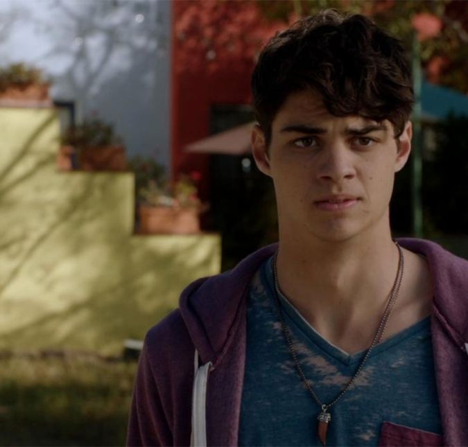 Depois, ele entrou para o elenco de The Fosters, série em que interpretou Jesus Adams Foster. O papel o lançou ainda mais ao estrelato e, de quebra, rendeu a ele uma indicação ao Teen Choice Awards!