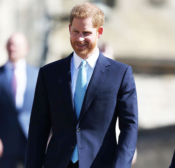 Príncipe Harry se despede de Meghan Markle e o filho para participar de evento na Holanda