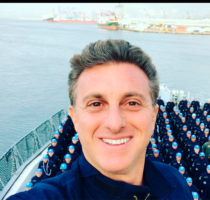 Luciano Huck se pronuncia após polêmica em transmissão ao vivo: <I>Cometi um erro</i>