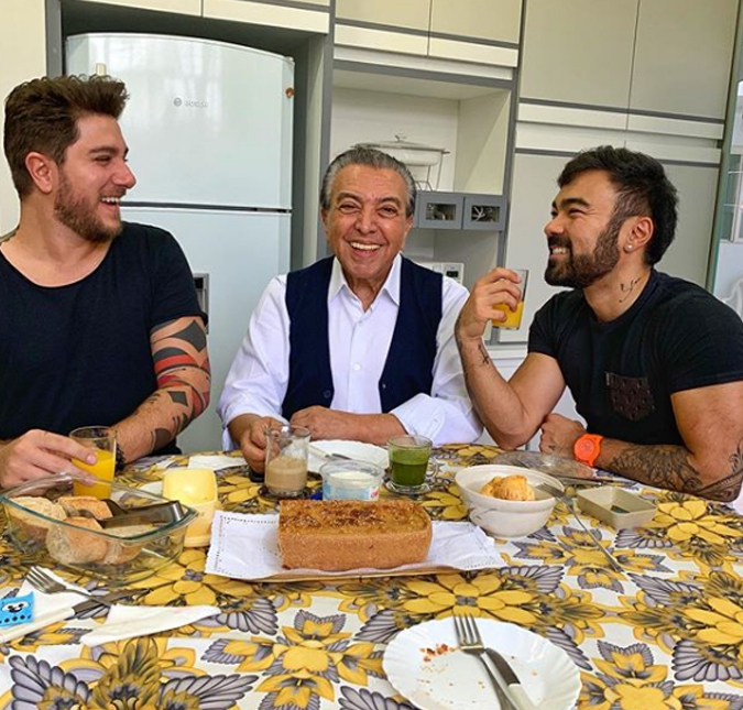 Mauricio de Sousa posta foto com o filho e o genro, e fãs elogiam: <i>- Que casalzão</i>
