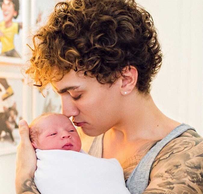 Christian Figueiredo exibe primeiras fotos do filho após parto em casa