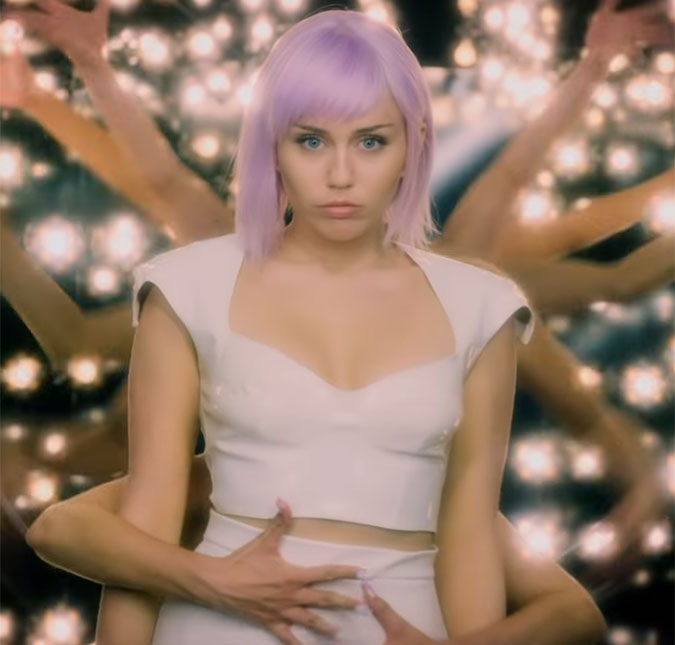 Miley Cyrus será uma estrela <i>pop</i> na nova temporada de <i>Black Mirror</i>, assista ao <i>trailer</i>!