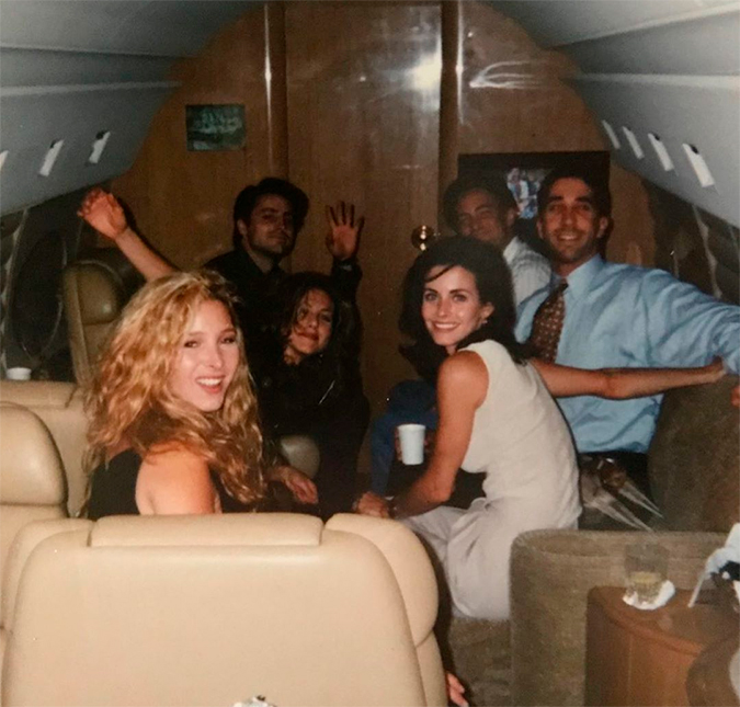 Atriz de <I>Friends</i> posta foto rara com o elenco da série, confira!