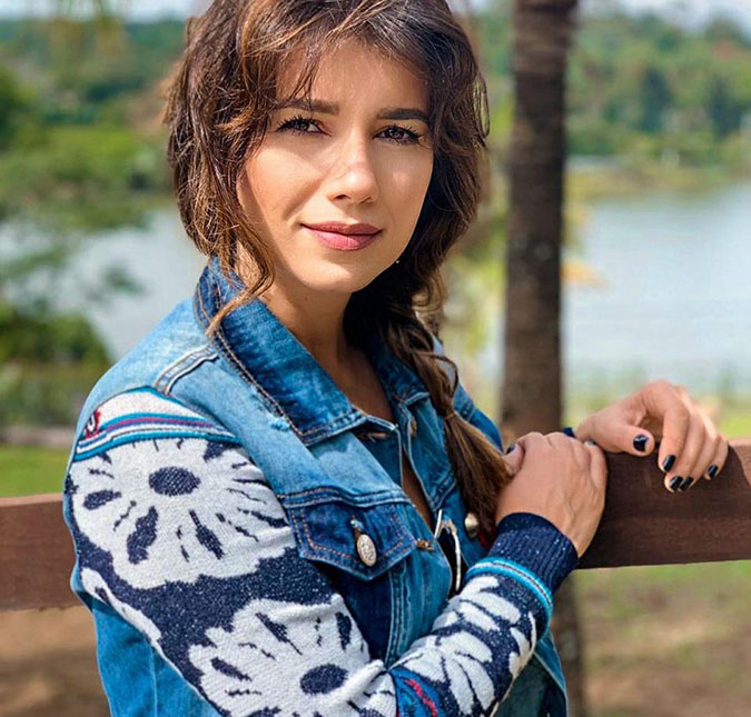 Após polêmica com versão de <i>Shallow</i>, Paula Fernandes se pronuncia: - <i>Não era para fazer sentido</i>