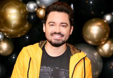 Após sentir dores na coluna, Fernando Zor faz <i>show</i> sentado e depois vai ao hospital